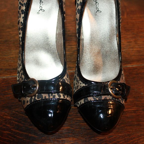 LIMITED TIME SALE: Qupid Animal Print Stilettos with Black Patent Accents Size 8 - Picture 6 of 10